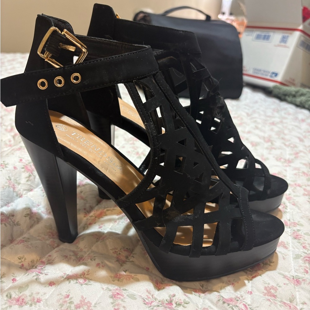 Chic Black Strappy Heels